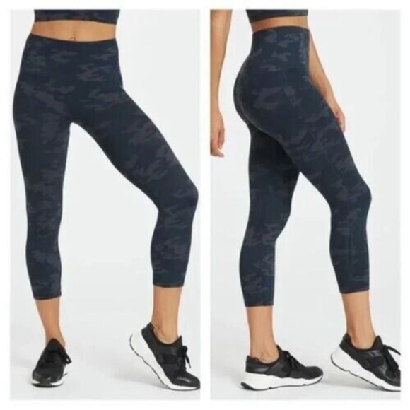 SPANX Pants - Spanx Black Camo‎ Seamless Cropped Lamn Leggings